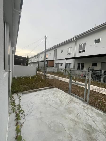 Rumah Teres 2 Tingkat untuk Dijual di Kuala Selangor (Selangor) - Rohana Ishak - Exterior - PropertyGuru.com.my