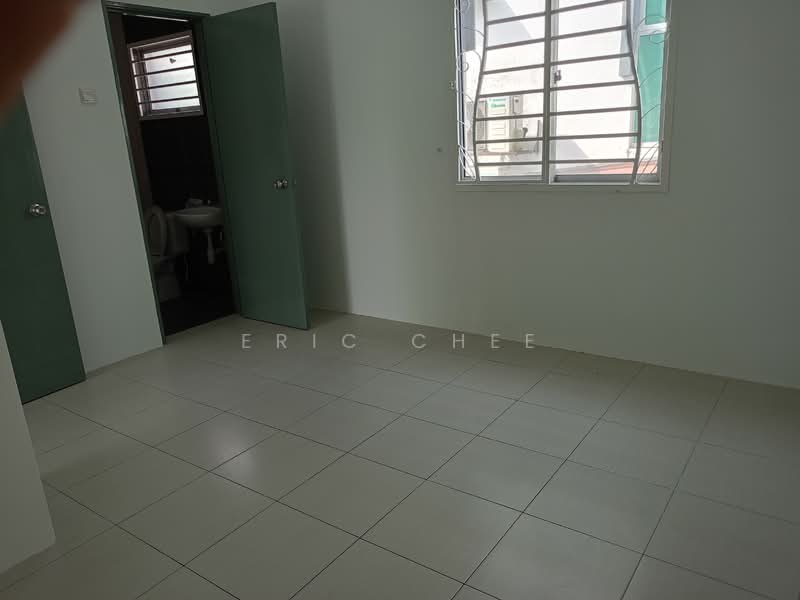 Semi-Detached House for Sale in Bandar Saujana Putra (Tanjong Duabelas) - Eric Chee - Bathroom - PropertyGuru.com.my