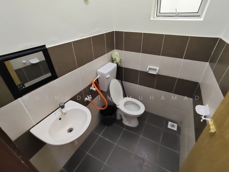 Rumah Teres 1 Tingkat untuk Disewa di Sitiawan (Perak) - Muinuddin Muhamad - Bathroom - PropertyGuru.com.my