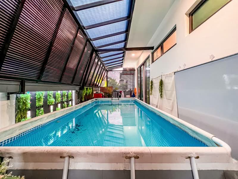 Rumah Berkembar untuk Dijual di Eco Majestic (Semenyih) - Norafian SMH - Pool - PropertyGuru.com.my