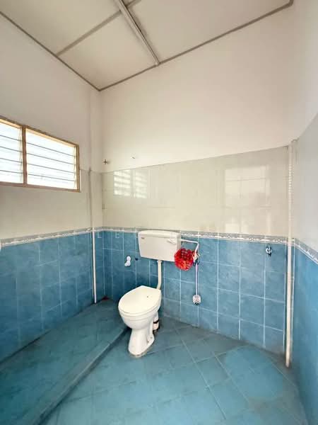 Rumah Teres 2 Tingkat untuk Dijual di Taman Seremban Jaya (Rantau) - Leo Lim - Bathroom - PropertyGuru.com.my