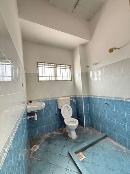 Rumah Teres 2 Tingkat untuk Dijual di Taman Seremban Jaya (Rantau) - Leo Lim - Bathroom - PropertyGuru.com.my