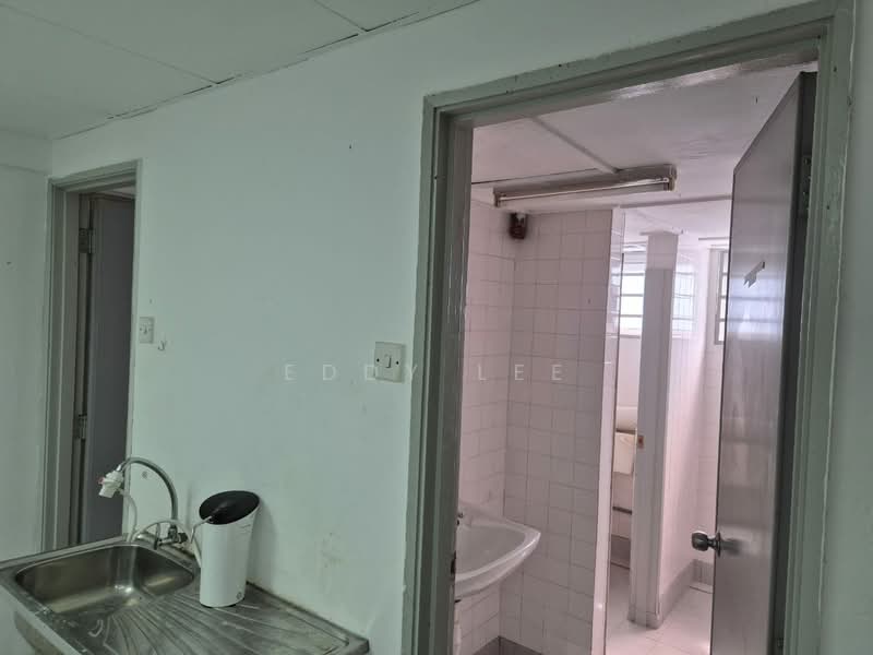 Kedai / Pejabat untuk Disewa di Jalan Klang Lama (Old Klang Road) (Kuala Lumpur) - Eddy Lee - Bathroom - PropertyGuru.com.my