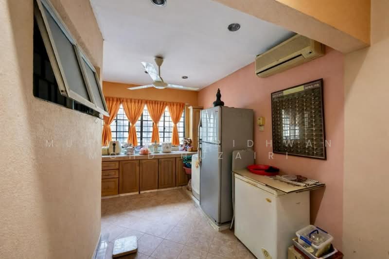 Rumah Teres 2 Tingkat untuk Dijual di Usj 11 (Subang Jaya) - Muhammad Ridhwan Mohd Huzairi - Kitchen - PropertyGuru.com.my