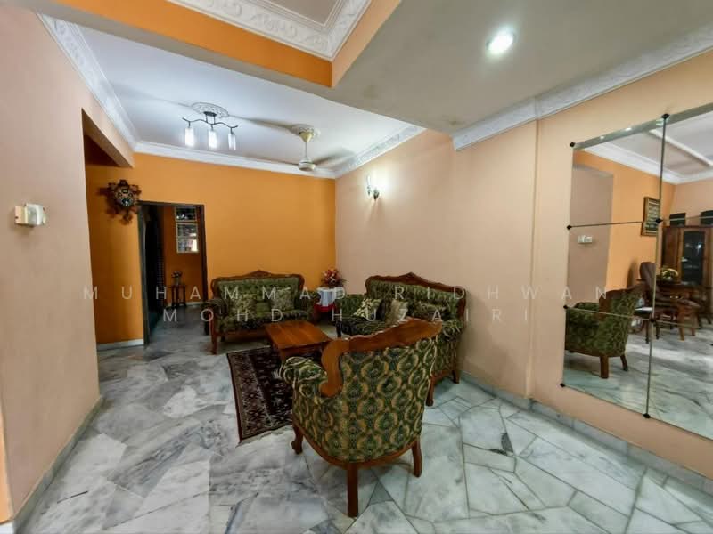 Rumah Teres 2 Tingkat untuk Dijual di Usj 11 (Subang Jaya) - Muhammad Ridhwan Mohd Huzairi - Living Room - PropertyGuru.com.my