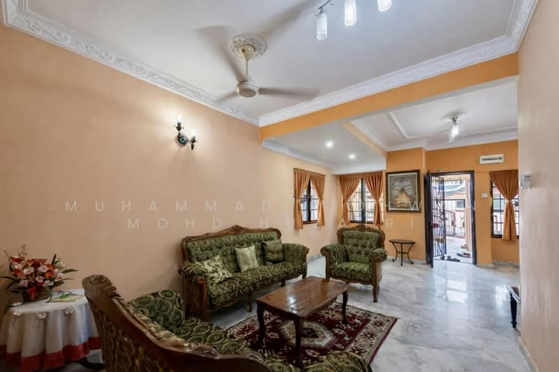 Rumah Teres 2 Tingkat untuk Dijual di Usj 11 (Subang Jaya) - Muhammad Ridhwan Mohd Huzairi - Living Room - PropertyGuru.com.my