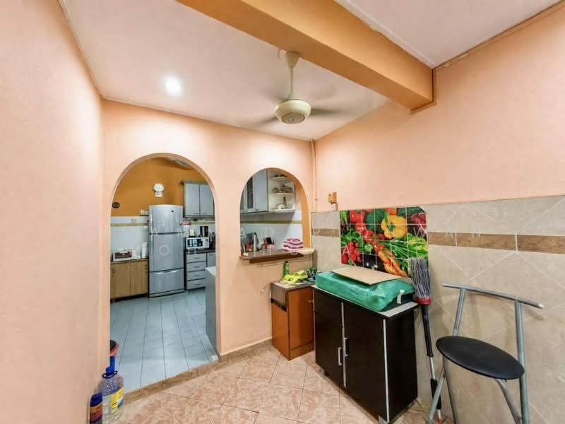 Rumah Teres 2 Tingkat untuk Dijual di Usj 11 (Subang Jaya) - Muhammad Ridhwan Mohd Huzairi - Kitchen - PropertyGuru.com.my