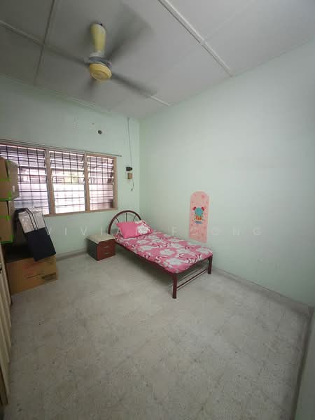 1-storey Terraced House for Sale in Taman Pertama (Ipoh) - Vivian Foong - Bedroom - PropertyGuru.com.my