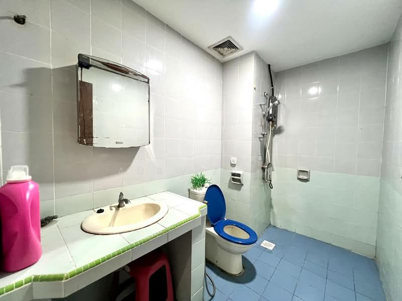 Kondominium untuk Disewa di Sri Alam Condominium - Adaw Zain - Bathroom - PropertyGuru.com.my