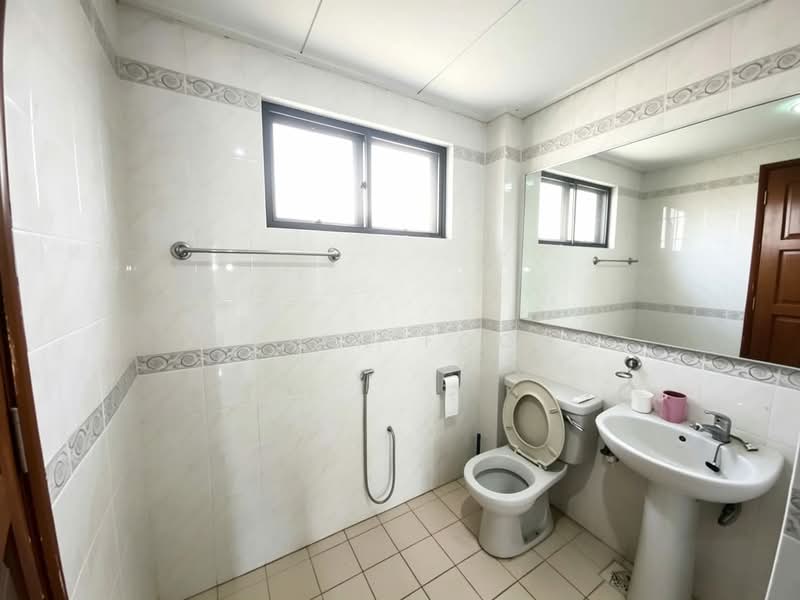 Kondominium untuk Dijual di Allamanda - Vivian Foong - Bathroom - PropertyGuru.com.my