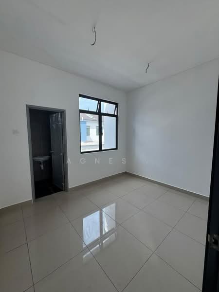 Rumah Teres 2 Tingkat untuk Dijual di Taman Austin Duta (Tebrau) - Agnes . - PropertyGuru.com.my