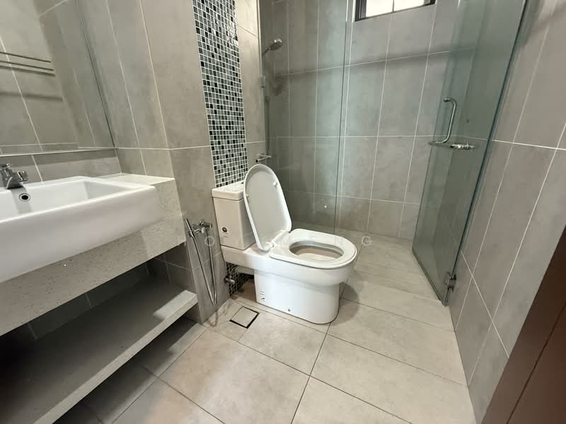 Kondominium untuk Disewa di Queens Residences Q1 @ Queens Waterfront - Hoy Meng - Bathroom - PropertyGuru.com.my