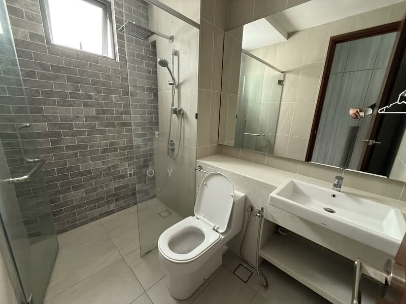 Kondominium untuk Disewa di Queens Residences Q1 @ Queens Waterfront - Hoy Meng - Bathroom - PropertyGuru.com.my