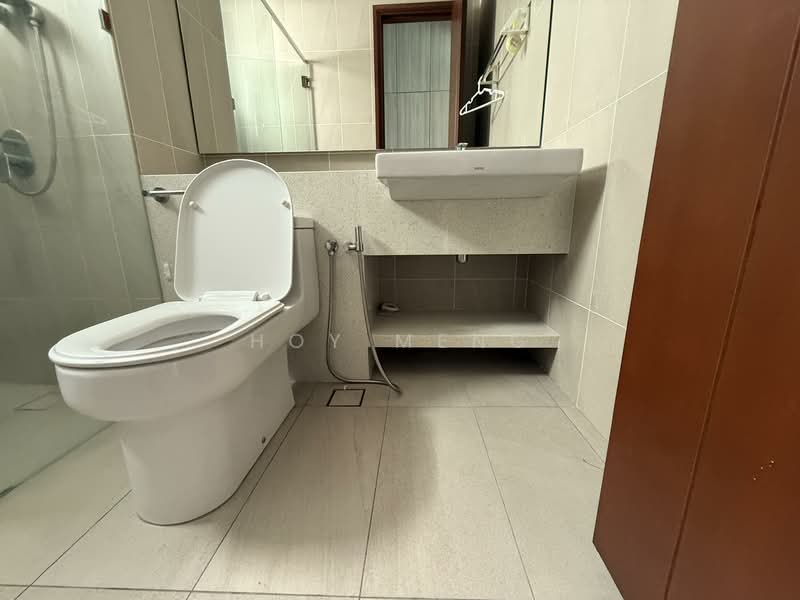 Kondominium untuk Disewa di Queens Residences Q1 @ Queens Waterfront - Hoy Meng - Bathroom - PropertyGuru.com.my