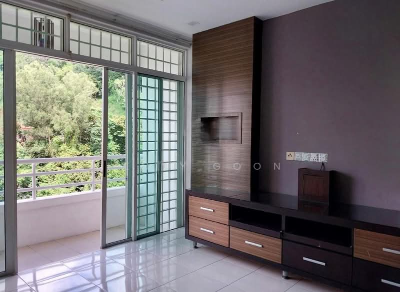 Kondominium untuk Dijual di Regency Heights Condo - Lenny Goon - Balcony - PropertyGuru.com.my