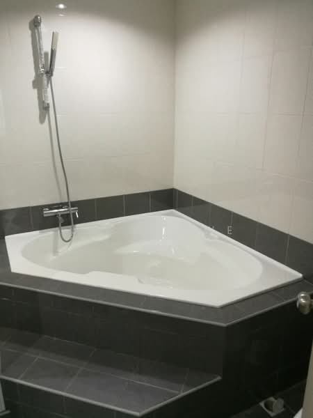 Servis Apartment untuk Disewa di Birch Regency @ Penang Times Square - Jason Ewe - Bathroom - PropertyGuru.com.my