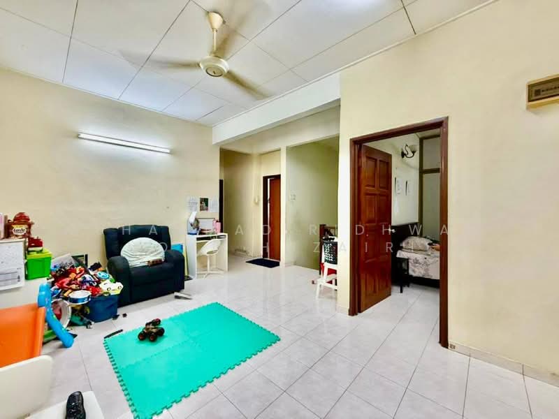 Rumah Teres 2 Tingkat untuk Dijual di Seksyen 7 (Shah Alam) - Muhammad Ridhwan Mohd Huzairi - Living Room - PropertyGuru.com.my