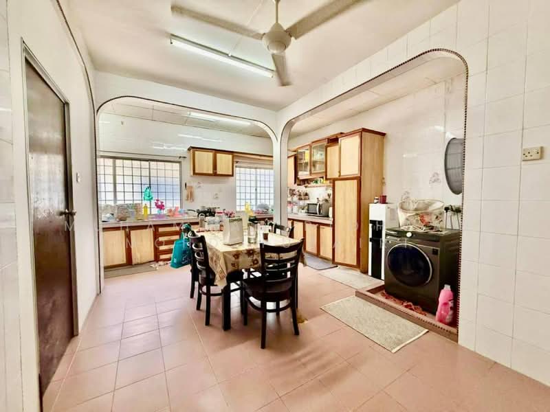 Rumah Teres 2 Tingkat untuk Dijual di Seksyen 7 (Shah Alam) - Muhammad Ridhwan Mohd Huzairi - Kitchen - PropertyGuru.com.my