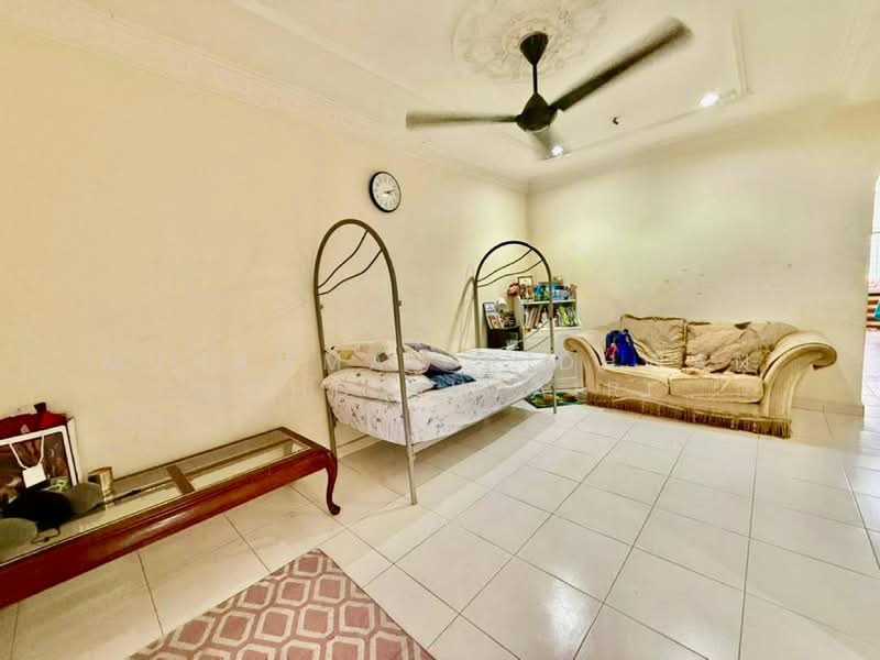 Rumah Teres 2 Tingkat untuk Dijual di Seksyen 7 (Shah Alam) - Muhammad Ridhwan Mohd Huzairi - Living Room - PropertyGuru.com.my
