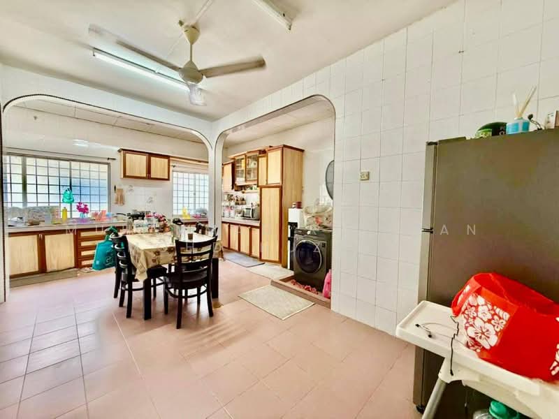 Rumah Teres 2 Tingkat untuk Dijual di Seksyen 7 (Shah Alam) - Muhammad Ridhwan Mohd Huzairi - Kitchen - PropertyGuru.com.my