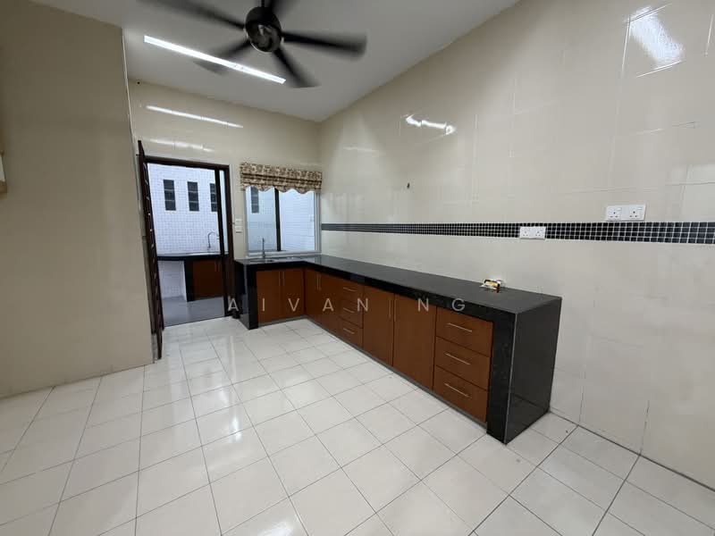 Rumah Teres untuk Dijual di Bandar Sungai Long (Selangor) - Aivan Ng - Kitchen - PropertyGuru.com.my