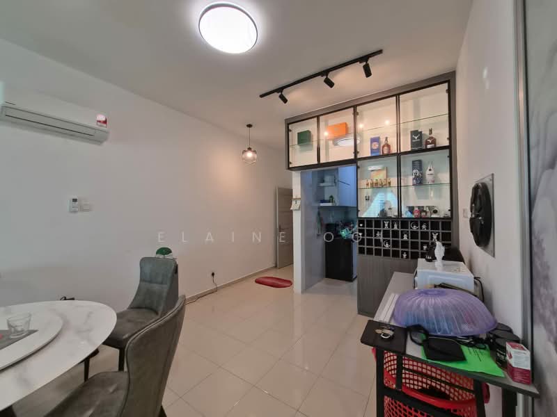 Pangsapuri untuk Dijual di Tanjung Permai De Centro - Elaine Ooi - Living Room - PropertyGuru.com.my