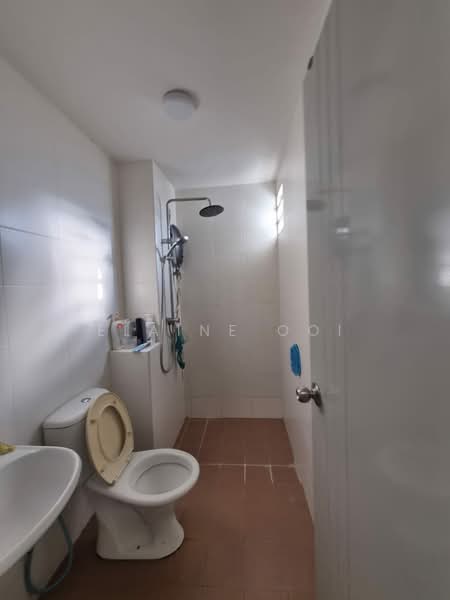 Pangsapuri untuk Dijual di Tanjung Permai De Centro - Elaine Ooi - Bathroom - PropertyGuru.com.my