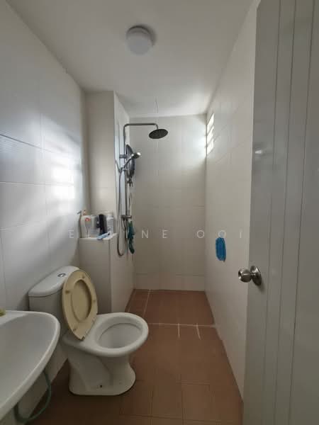 Pangsapuri untuk Dijual di Tanjung Permai De Centro - Elaine Ooi - Bathroom - PropertyGuru.com.my