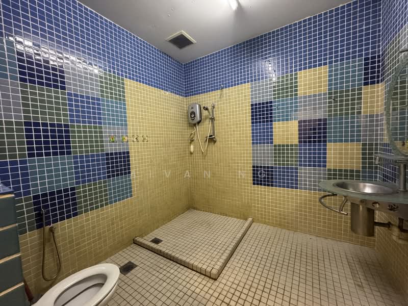Rumah Berkembar untuk Dijual di Bandar Sungai Long (Selangor) - Aivan Ng - Bathroom - PropertyGuru.com.my
