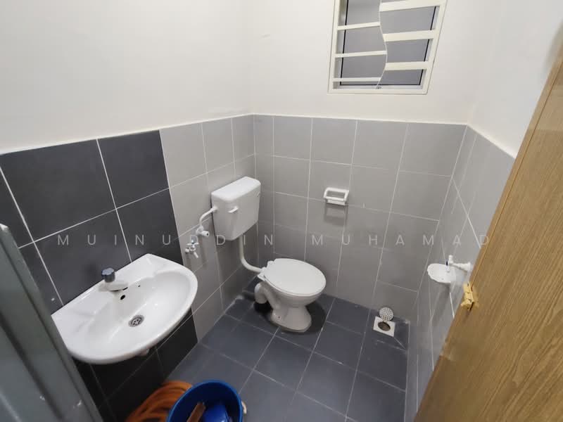 1-storey Terraced House for Rent in Sitiawan (Perak) - Muinuddin Muhamad - Bathroom - PropertyGuru.com.my