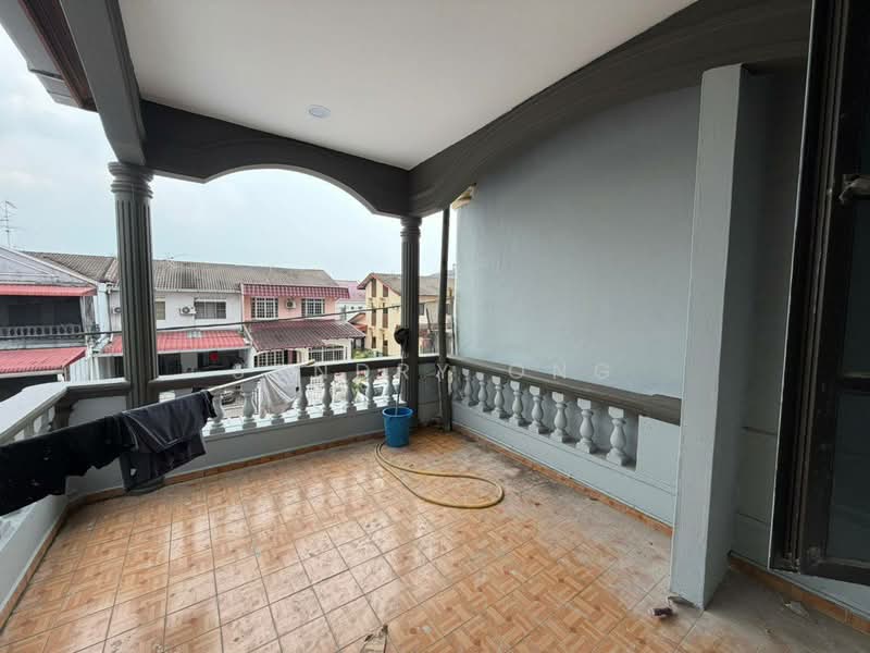 Rumah Teres 2 Tingkat untuk Dijual di Taman Ungku Tun Aminah (Skudai) - Sandry Ong - Balcony - PropertyGuru.com.my