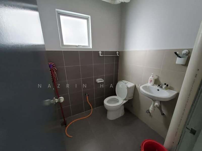 Pangsapuri untuk Dijual di Residensi Laguna Biru 2 - Nazrin Hakimin - Bathroom - PropertyGuru.com.my