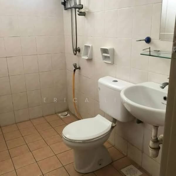 Servis Apartment untuk Disewa di Nusa Perdana Apartment - Erica Lim - Bathroom - PropertyGuru.com.my