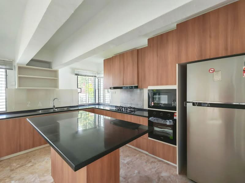 Rumah Banglo untuk Dijual di Bukit Mahkota (Bangi) - Zarema Kulbuzheva - Kitchen - PropertyGuru.com.my