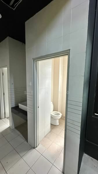 Pejabat untuk Disewa di Bandar Kinrara (Selangor) - Sean Ng - Bathroom - PropertyGuru.com.my