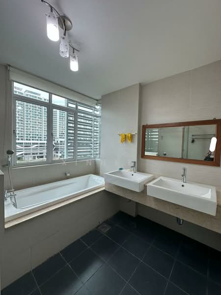 Kondominium untuk Disewa di BayStar Condominium - Xinnee . - Bathroom - PropertyGuru.com.my