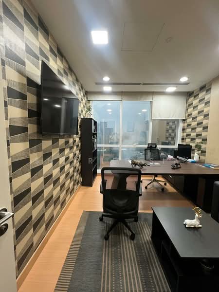 Servis Apartment untuk Dijual di Serviced Residence @ Binjai 8 - Sherrier Sia - Study - PropertyGuru.com.my