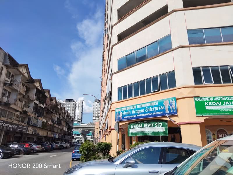 Shop for Rent in Seri Kembangan (Selangor) - Sean Chu - Exterior - PropertyGuru.com.my