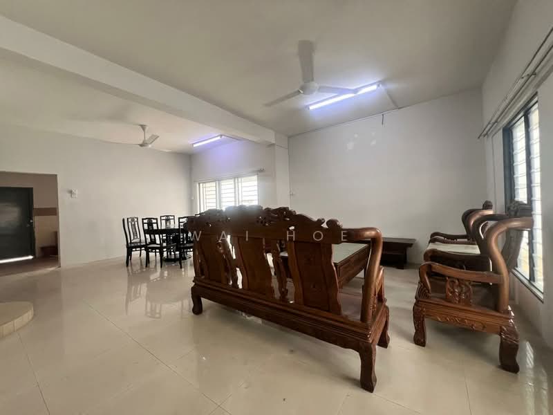 Rumah Berkembar untuk Dijual di Taman Puncak Jalil (Seri Kembangan) - Wai Hoe - Living Room - PropertyGuru.com.my