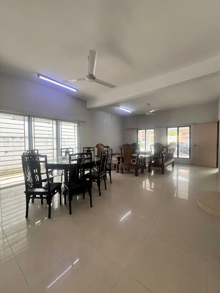 Rumah Berkembar untuk Dijual di Taman Puncak Jalil (Seri Kembangan) - Wai Hoe - Living Room - PropertyGuru.com.my