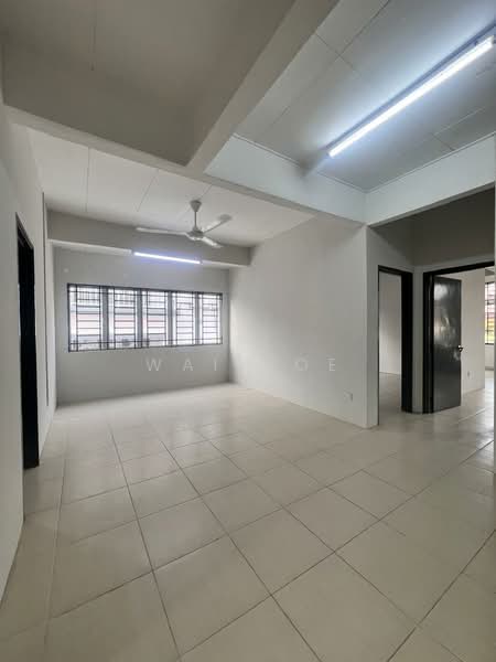 Rumah Berkembar untuk Dijual di Taman Puncak Jalil (Seri Kembangan) - Wai Hoe - Living Room - PropertyGuru.com.my