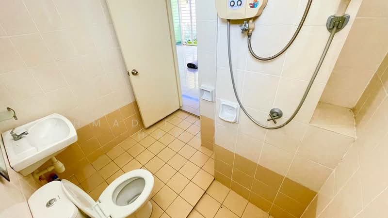 Kondominium untuk Dijual di Aman Heights Condominium - Ahmad Fikri Amer Hamzah - Bathroom - PropertyGuru.com.my