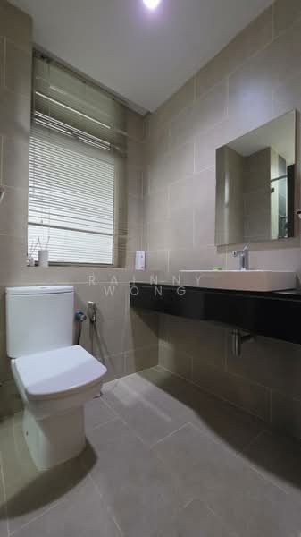 Kondominium untuk Disewa di Gurney Paragon - Rainny Wong - Bathroom - PropertyGuru.com.my