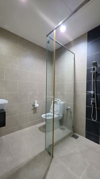Kondominium untuk Disewa di Gurney Paragon - Rainny Wong - Bathroom - PropertyGuru.com.my