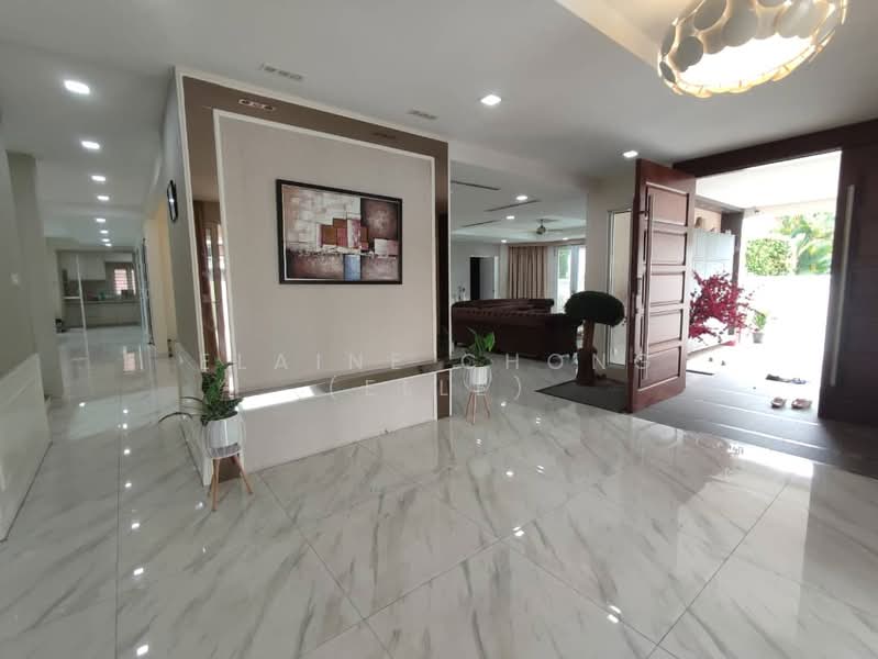Bungalow for Sale in SS19 (Subang Jaya) - Elaine Chong (Elle) - Entrance - PropertyGuru.com.my