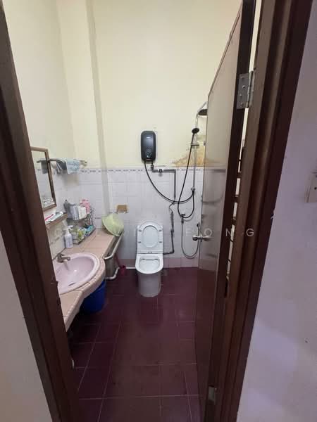 Terraced House for Sale in Taman Wangsa Permai (Kepong) - Calvin Fong - Bathroom - PropertyGuru.com.my