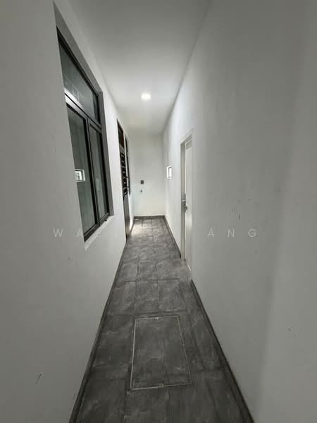 Rumah Teres 1 Tingkat untuk Dijual di Taman Pelangi Indah (Ulu Tiram) - Wallace Ang - Corridor - PropertyGuru.com.my