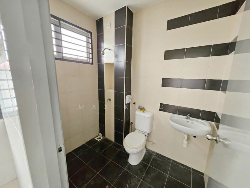 Rumah Teres 2 Tingkat untuk Dijual di Taman Seri Austin (Tebrau) - Max Keng - Bathroom - PropertyGuru.com.my