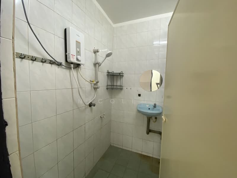 Rumah Teres 1 Tingkat untuk Disewa di Kepong Baru (Kepong) - Nicole . - Bathroom - PropertyGuru.com.my