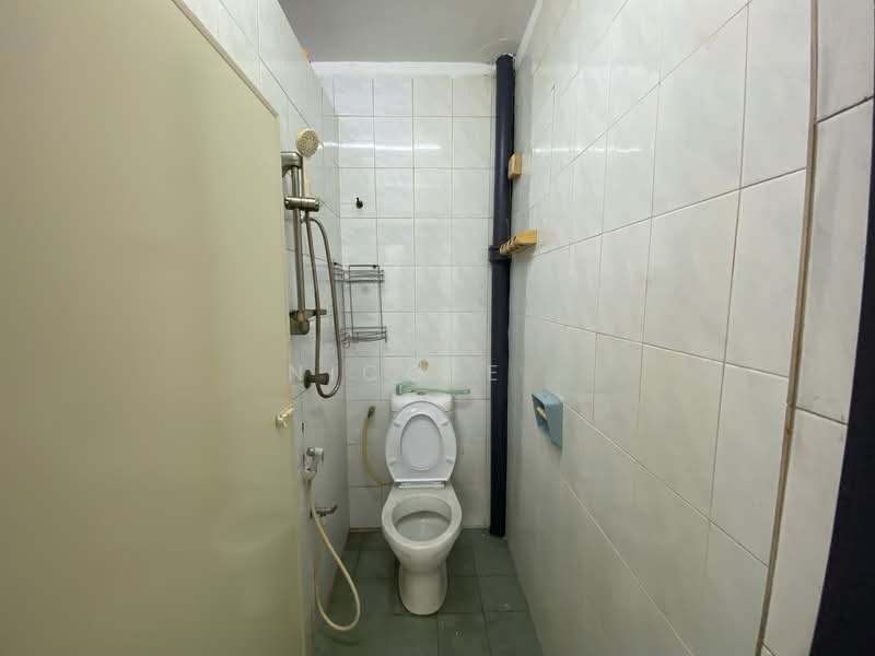 Rumah Teres 1 Tingkat untuk Disewa di Kepong Baru (Kepong) - Nicole . - Bathroom - PropertyGuru.com.my